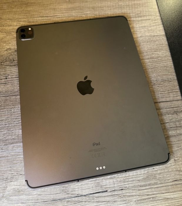 IPAD Pro 5 geração 256GB wifi + Apple keyboard
