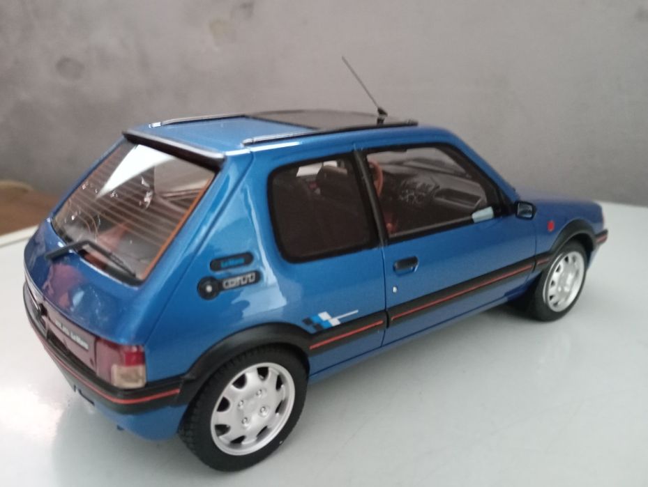 Miniaturas de carros 1.18