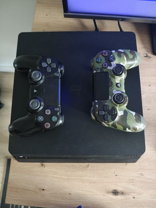 Sprzedam PS4 Slim