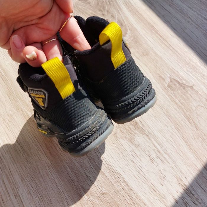 Сапоги весняні шкіряні в новому стані на хлопчика 22 13.5