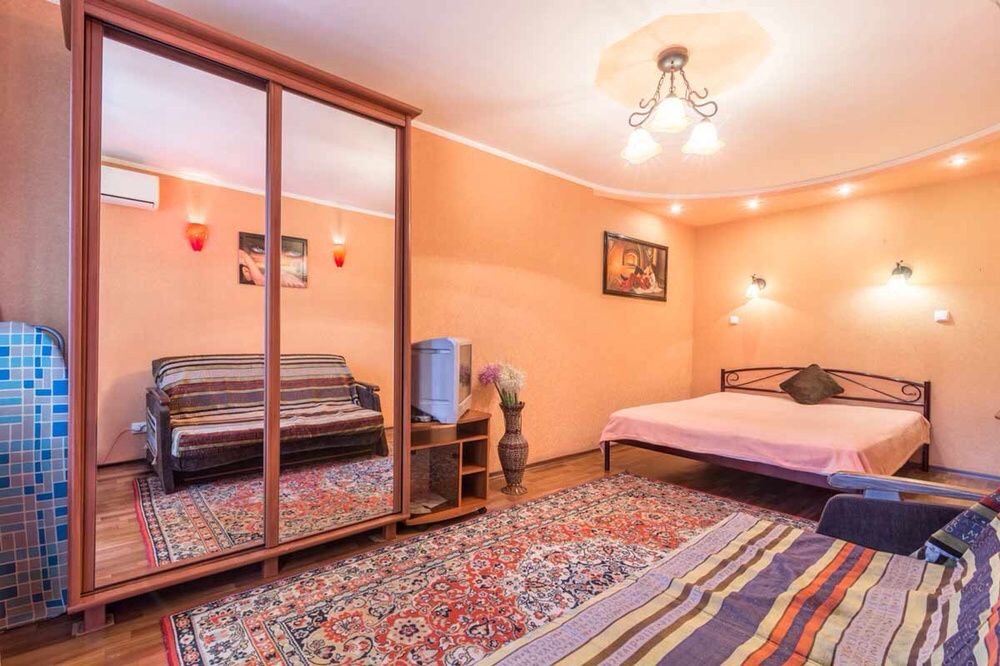 Посуточно, почасово євро квартира низ пр. Кирова 43 (А.Поля)-Центр!