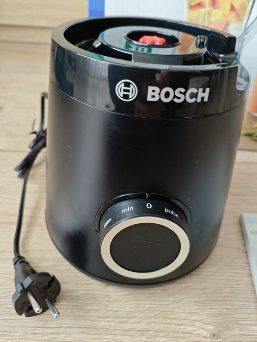 Blender Bosch serie 4, jak nowy 1200W, komplet