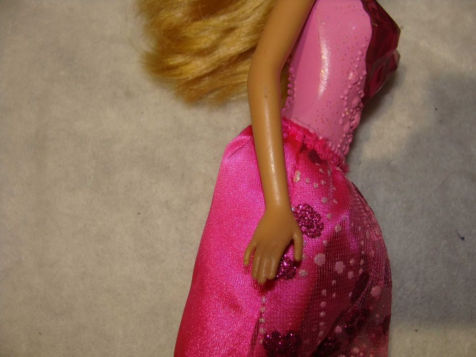 Barbie Princess Gem Fashion (Ref. DHM53) de 2017