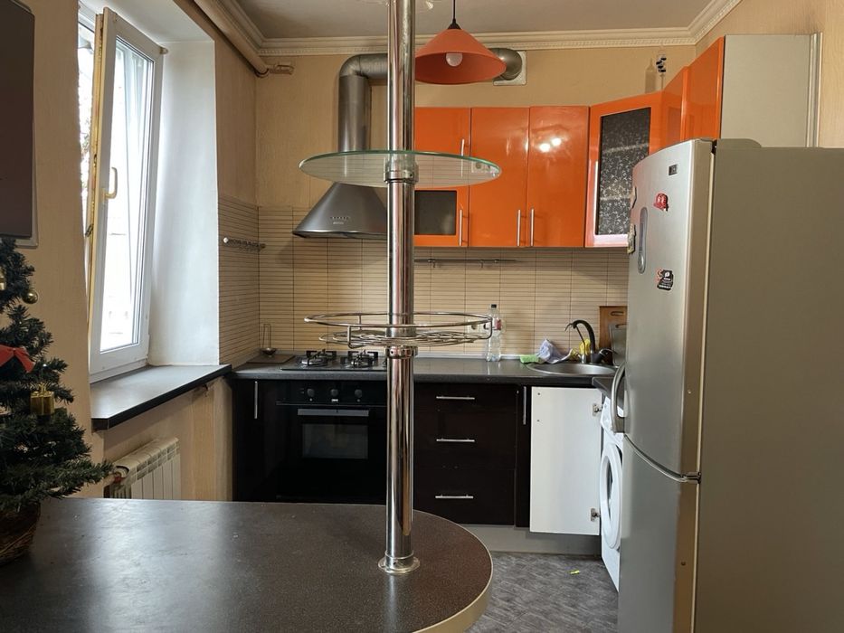 Здам у оренду 1кім кв по пр-ту Соборності 4, Дарницька площа