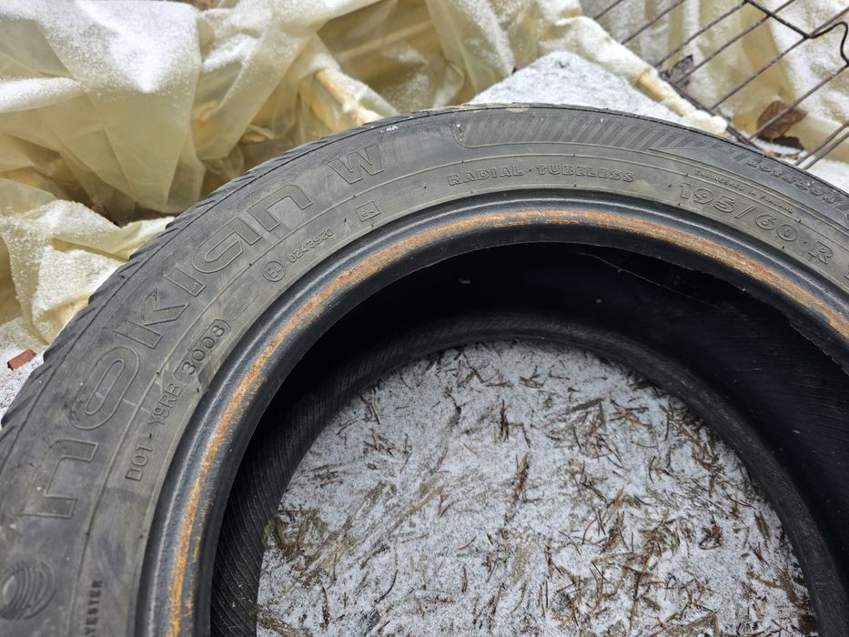 Продам  зимню резину NOKiAN  195/60 r15, протектор 4,5мм,