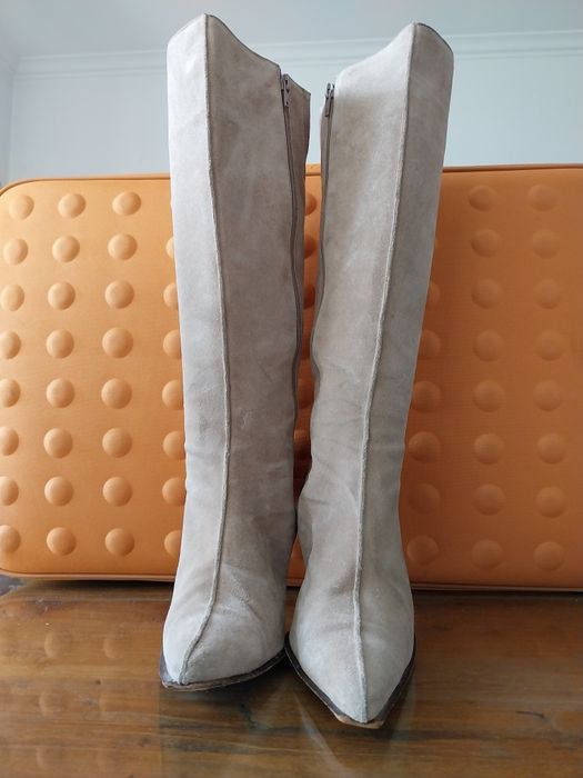 Botas altas em camurça