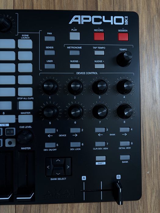 Akai APC40 kontroler midi + decksaver