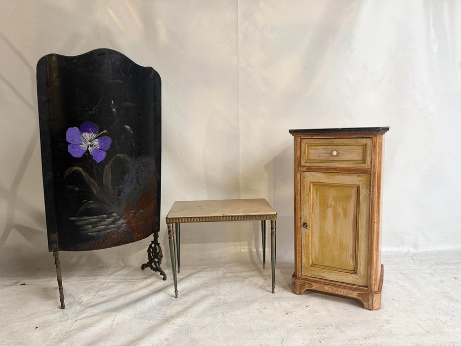 Komoda różne drobiazgi