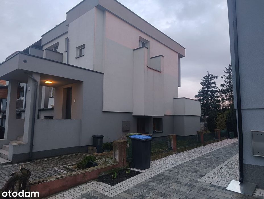 Dom Z Potencjałem + 2 Niezależne Mieszkania