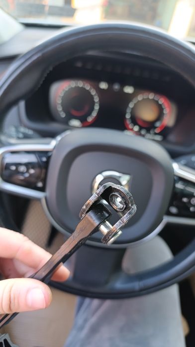Фіксатор передніх  дверей. Volvo xc90-|| обмежувач передніх  дверей