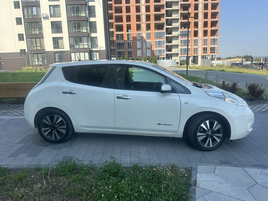 Nissan Leaf 30 kWh | Bose | Камери 360° | Гарний стан | Без вкладень