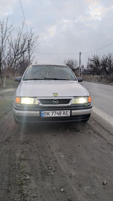 Продам Опель Вектра А мотор с16нз газ бензин все працює з переоформлен