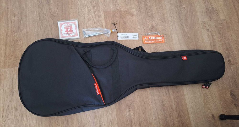 Guitarra eléctrica Ibanez Gio praticamente nova, com correia e softcase!