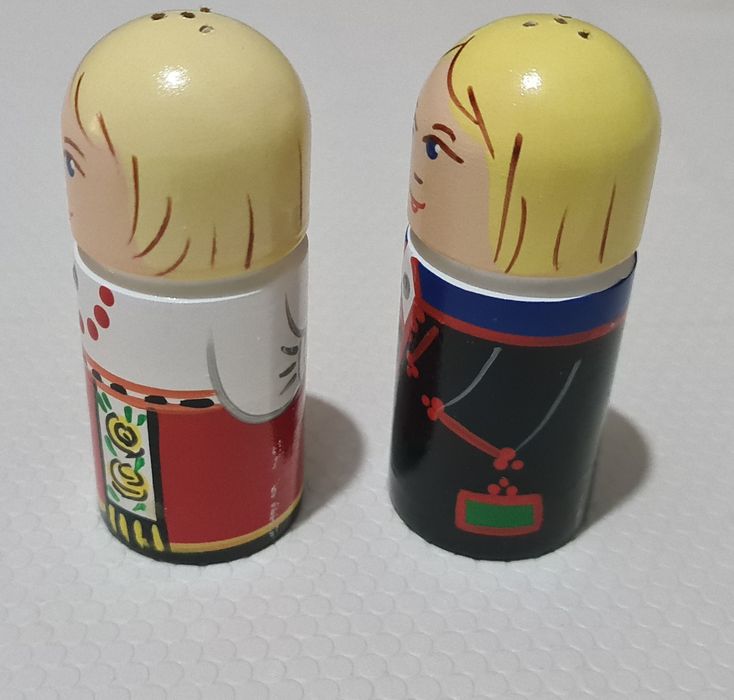 Conjunto de saleiro e Pimenteiro.  Novos