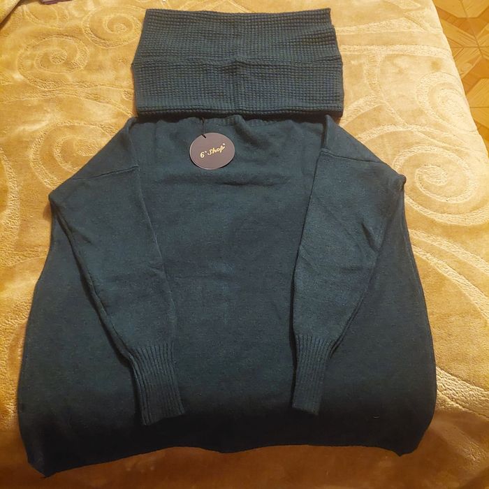 Camisola com gola NOVA..