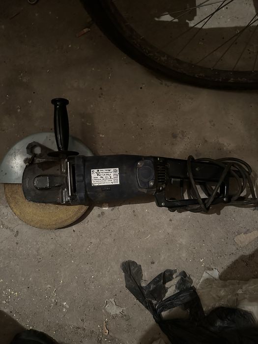 Продаб болгарку в хорошем состоянии