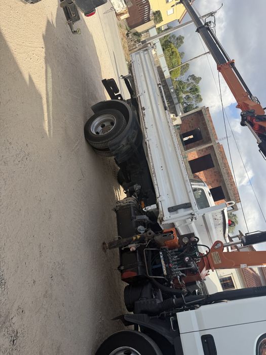 Mitsubishi Fuso com grua e báscula