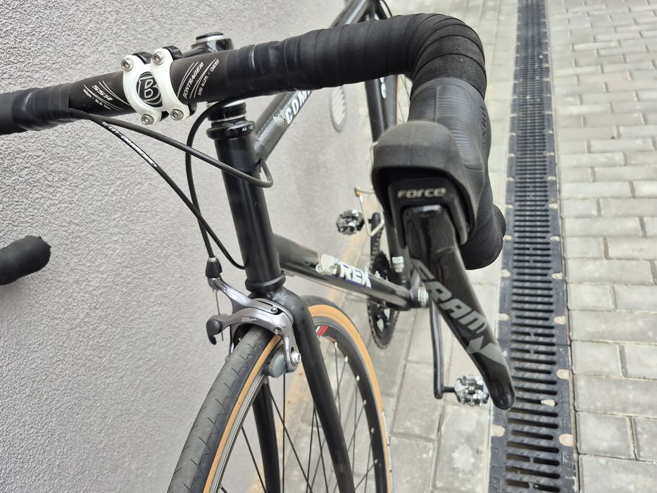 Rower szosowy carbon karbon kolarzówka Trek sram Force Ultegra