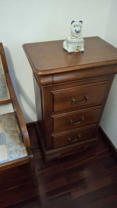 Moveis de quarto em madeira maciça