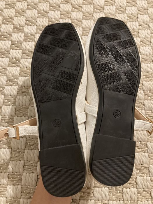 Sapatos Mary Jane sabrinas brancas
