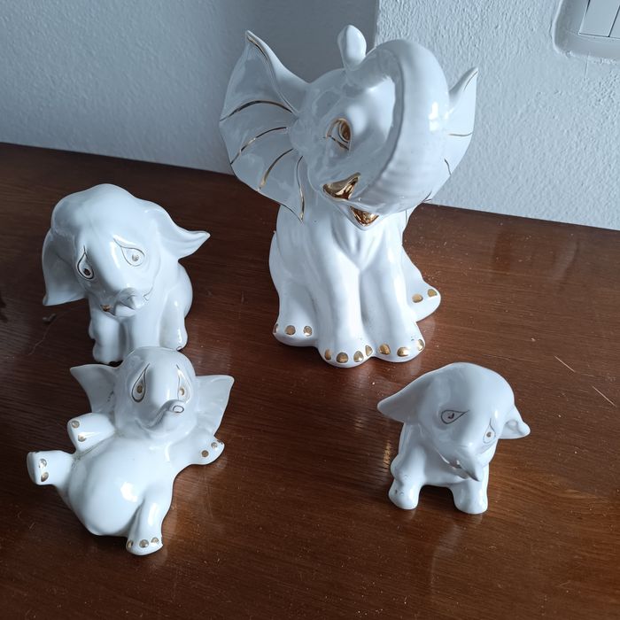 4 Elefantes de 4 tamanhos diferentes em porcelana, design italiano