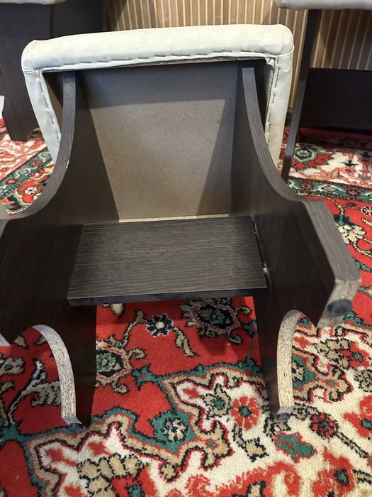 Різні стільці офісні , кухонні та шкільні