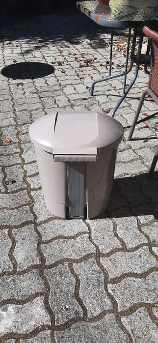 Contentor 30L em PEAD com pedal