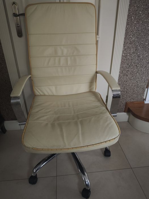 Krzesło biurowe kremowe