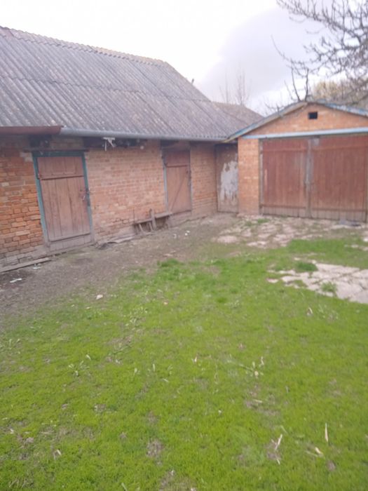 Будинок у селі Товста