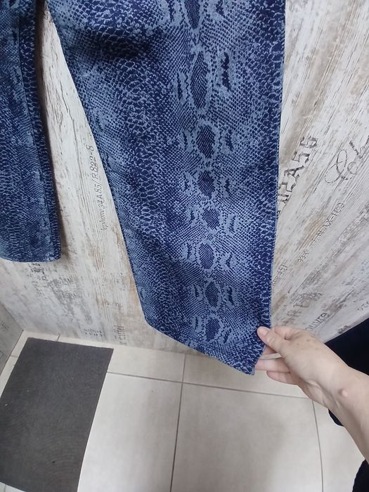 Джинси в зміїний принт