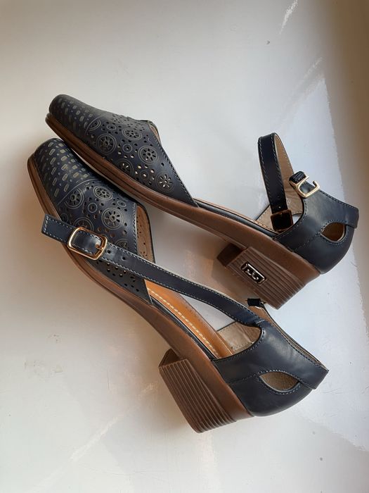 Жіночі босоніжки