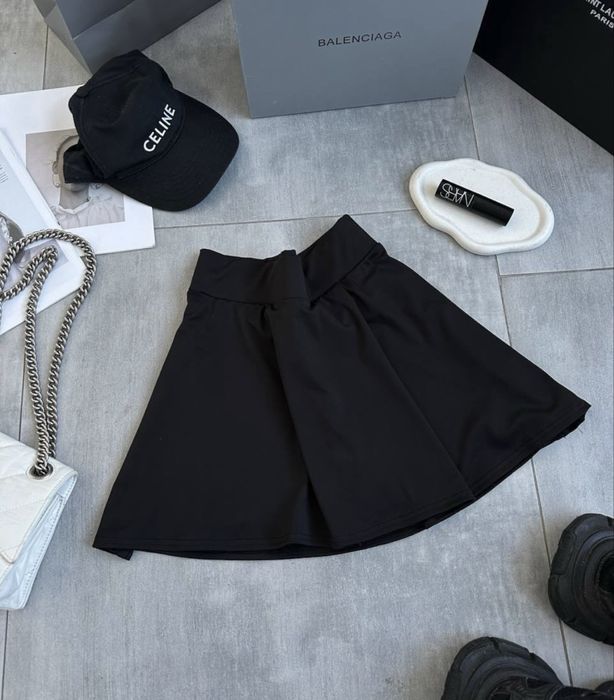 Чорна спідниця-шорти