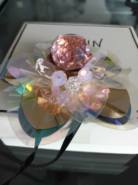 Lanvin H&M broszka w kształcie kwiatu  elegancka kamienie