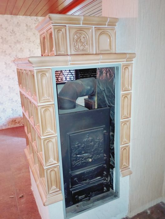 Kominek piec kaflowy z wkładem żeliwnym i z wymiennikiem ciepła