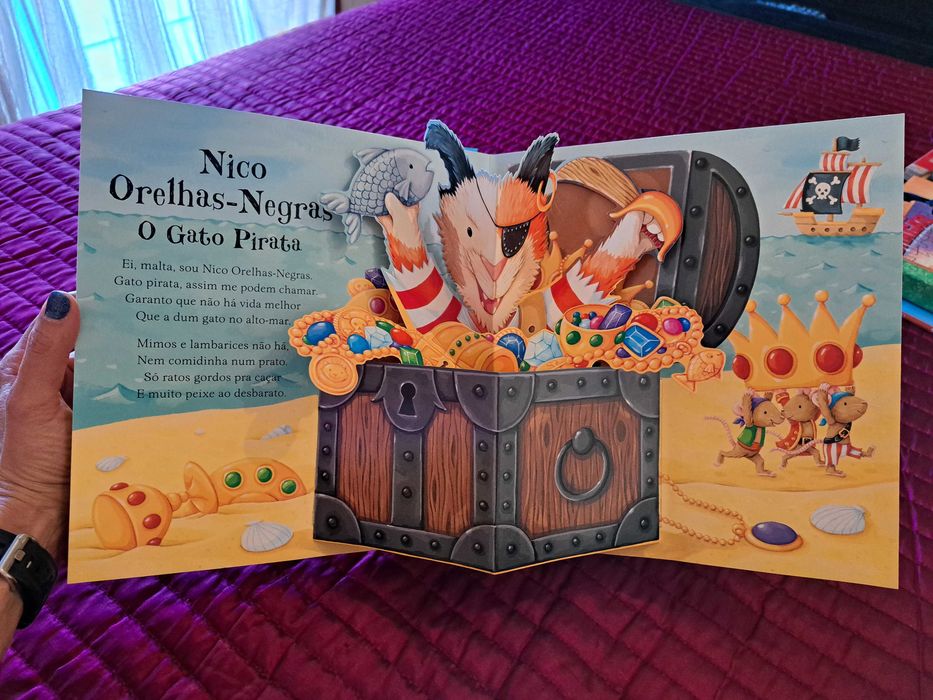 Cinco gatinhos ronronantes - pop-up