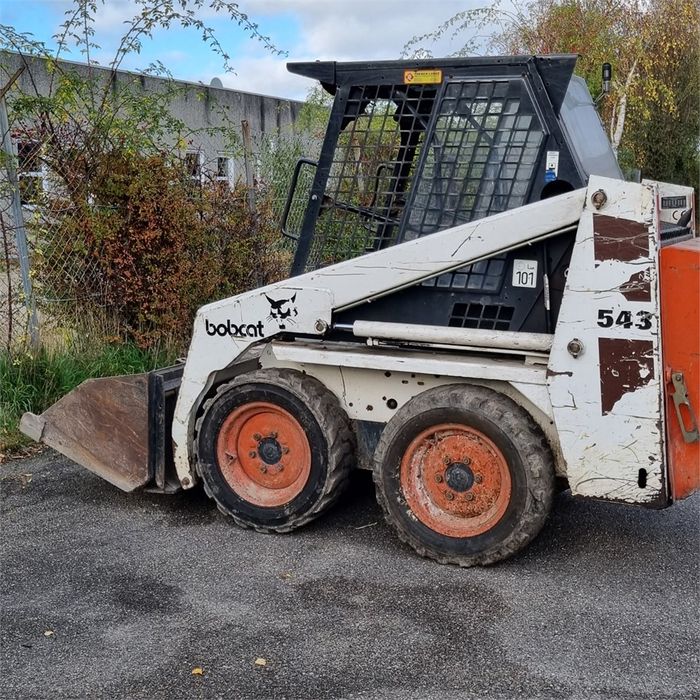 Minitraktor miniładowarka glebogryzarka kosiarka usługi ISEKI BOBCAT