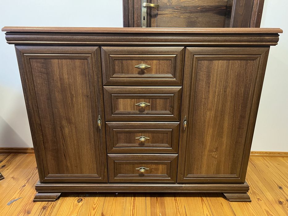 Stylowy komplet mebli drewnianych – stan idealny