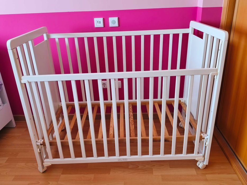 Berço/cama de grades da marca Trama.