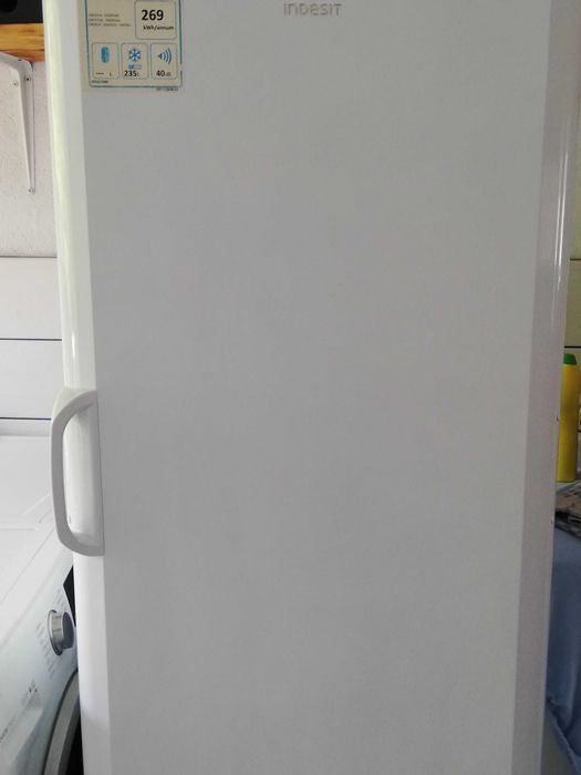sprzedam zamrażarkę marki Indesit