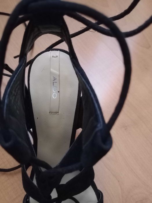 Sandálias Aldo, em camurça