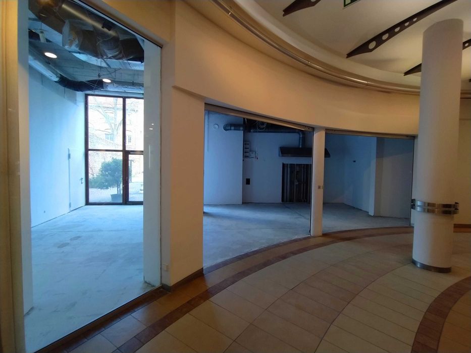 Lokal handlowo-usługowy 56 m2 / Rynek Staromiejski / Toruń