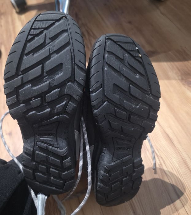 Sprzedam dziecięce buty trekkingowe Quechua .