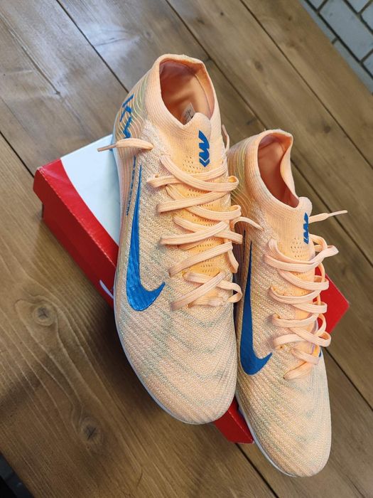 Футбольные бутсы nike