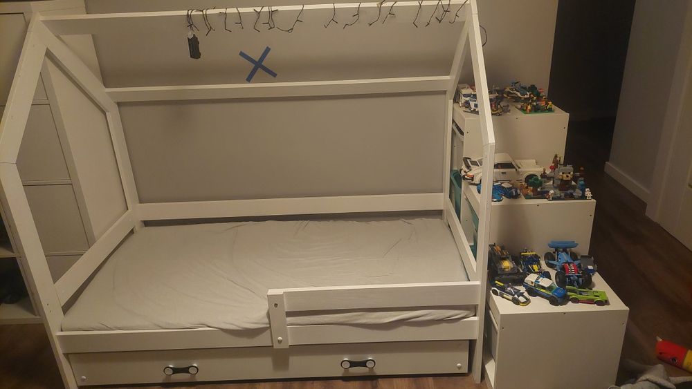 Łóżko dziecięce domek