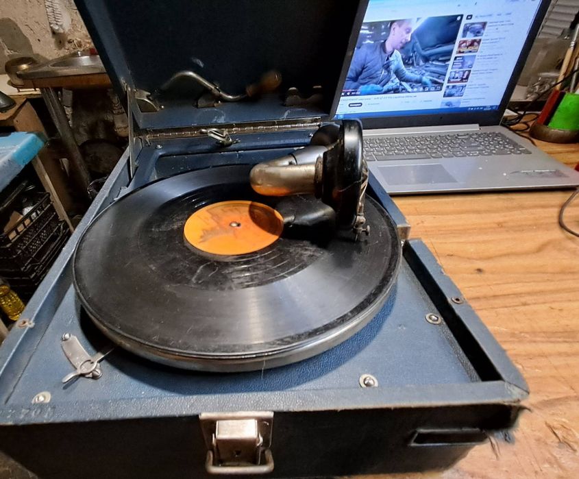 Продам Патефон ленинград