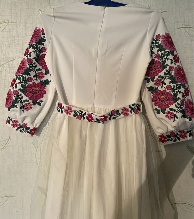 Продам вишете плаття