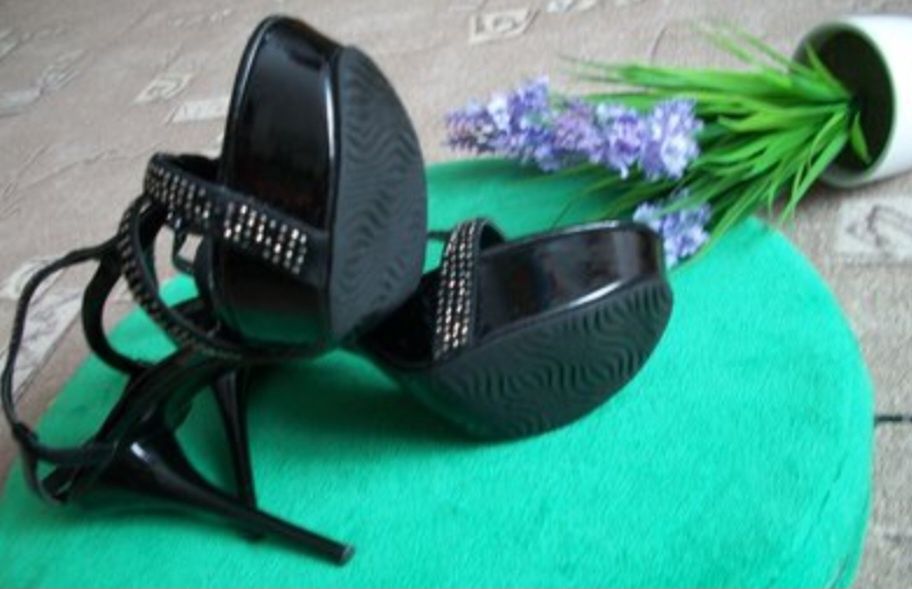 Босоножки женские. Стильные, удобные, на каблуке. Размер 38