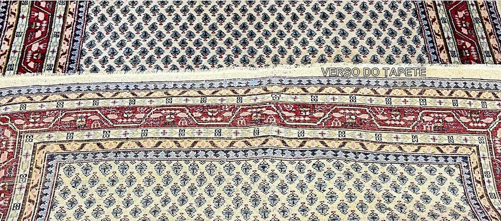 Tapete PERSA SAROUGH original, com o padrão MIR, elaborado manualmente com lã sobre algodão, e medidas 230cm x 160cm