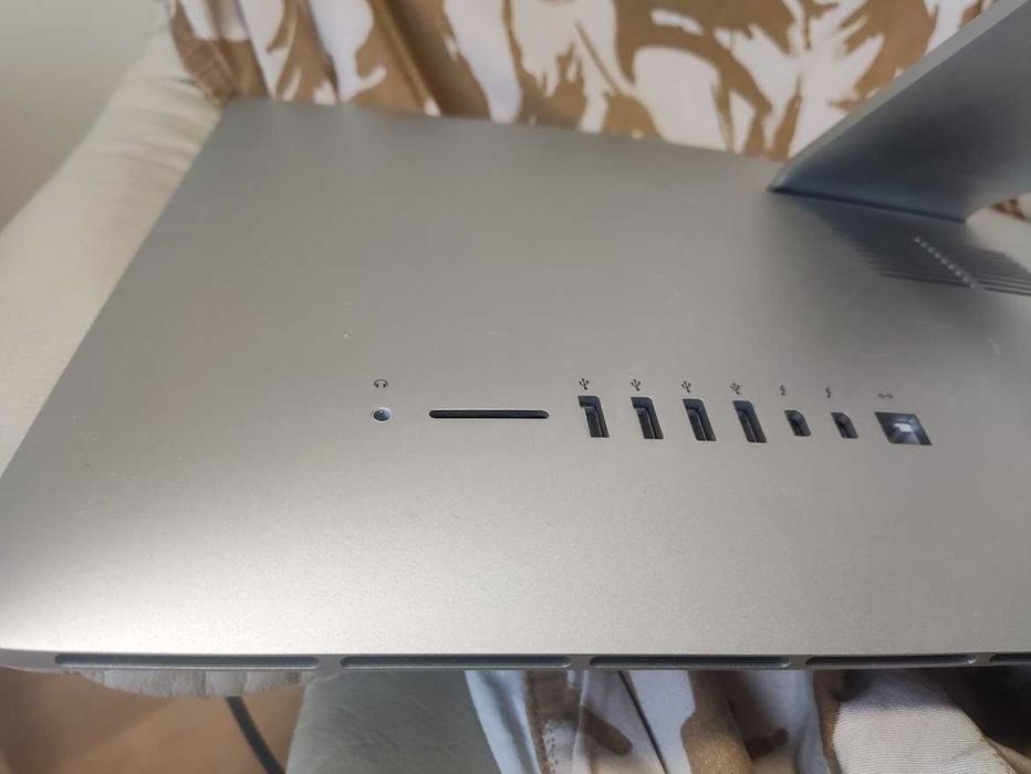 Apple 21.5" iMac Intel Core i5 2.7GHz/8GB/1TB/Iris Pro Відмінний стан