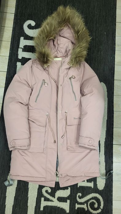 Продам зимову куртку для дівчинки